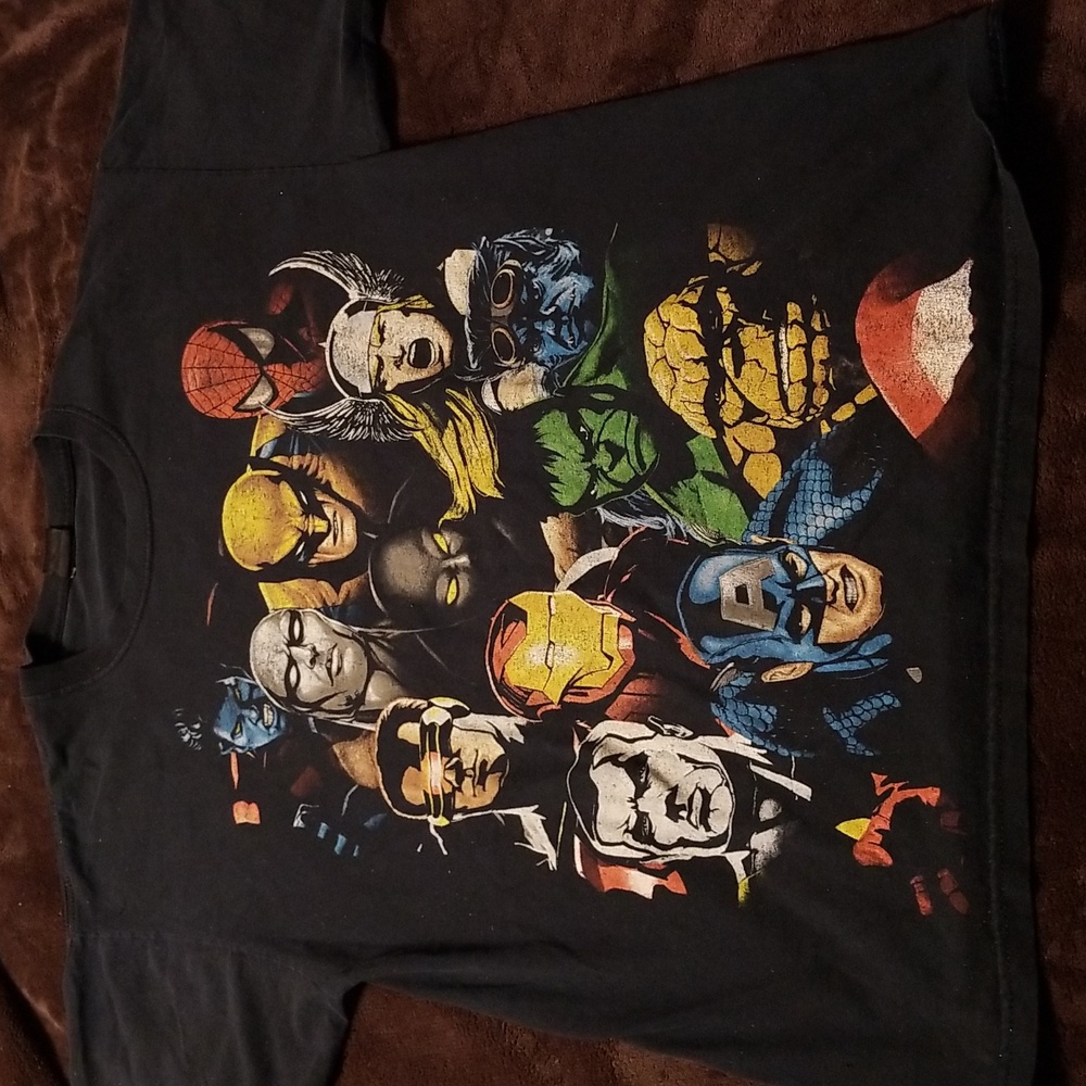 Marvel Tshirt Large: A